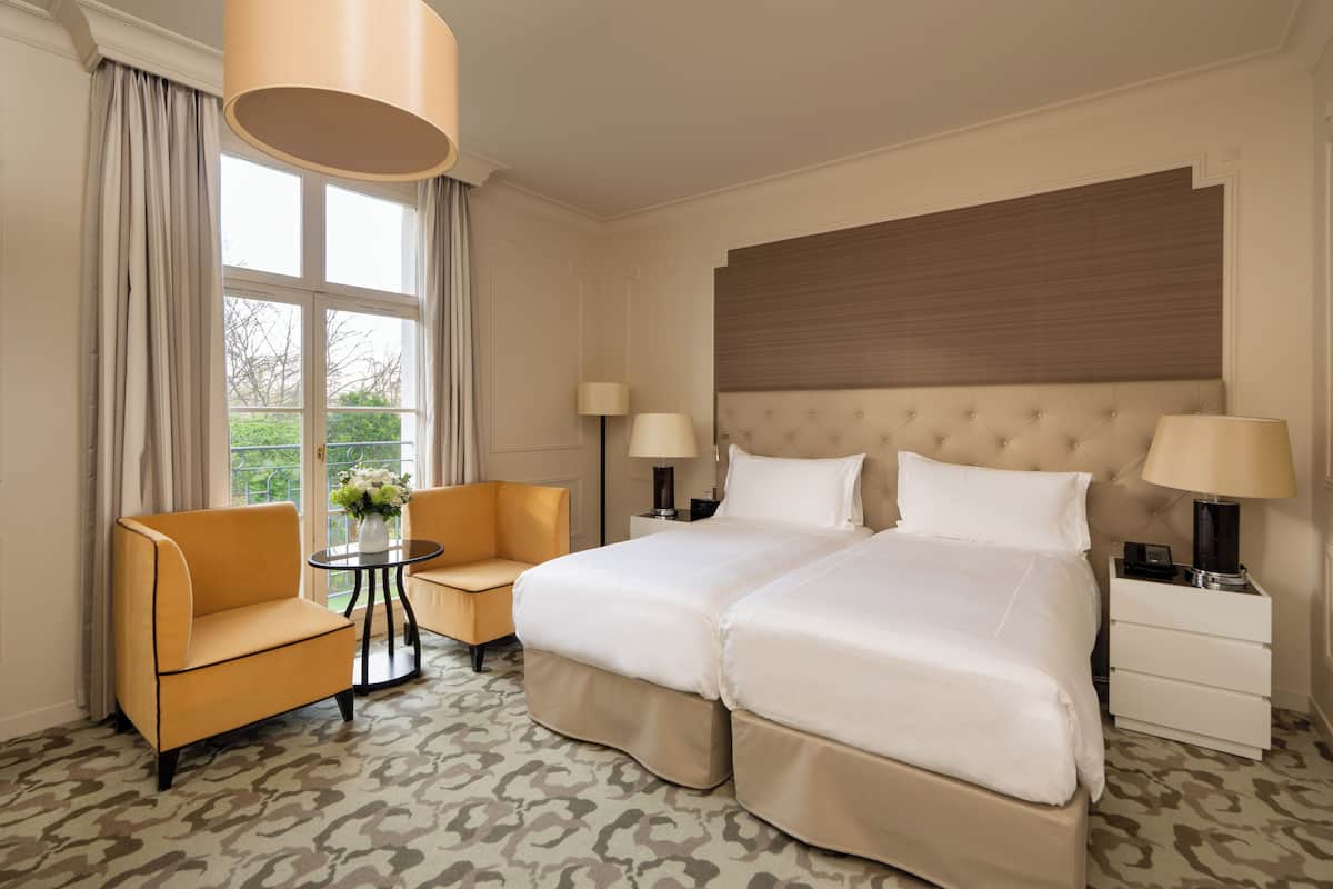 Hypo-allergenic bedding, minibar, in-room safe, desk