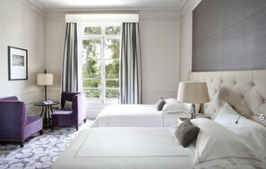 Hypo-allergenic bedding, in-room safe, desk, iron/ironing board - Waldorf Astoria Versailles - Trianon Palace (Versailles)