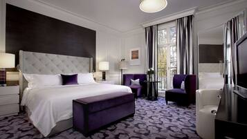 Hypo-allergenic bedding, in-room safe, desk, iron/ironing board