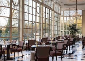 2 restaurants, breakfast, lunch, dinner served; French cuisine