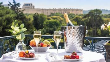 Suite, 1 trÚs grand lit (Terrasse Suite, Palace 5 Star) | Literie hypoallergénique, minibar, coffres-forts dans les chambres