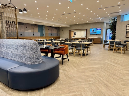 Holiday Inn Burlington Conference Centre by IHG