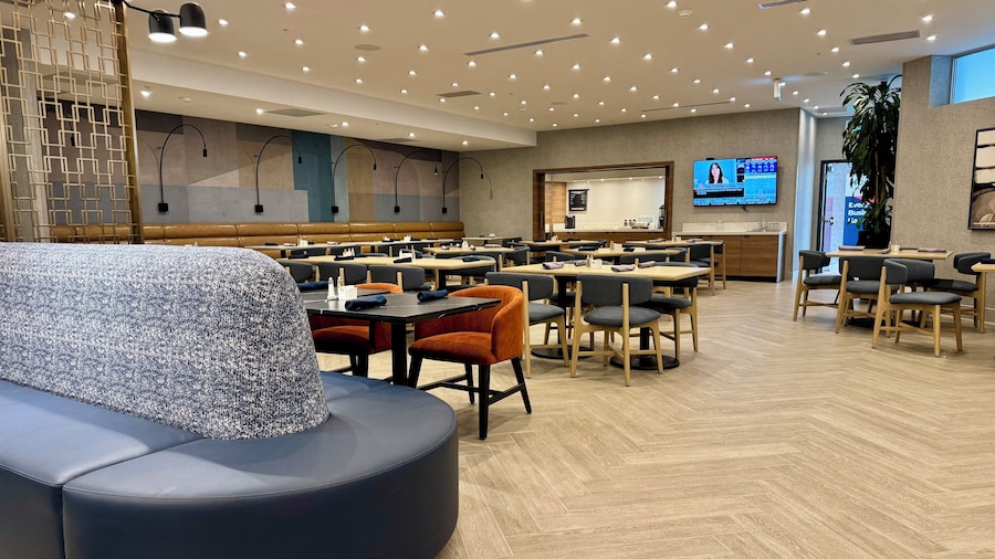 Holiday Inn Burlington Conference Centre by IHG