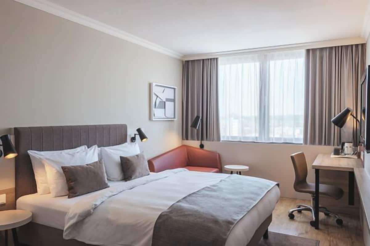 1 bedroom, premium bedding, minibar, in-room safe