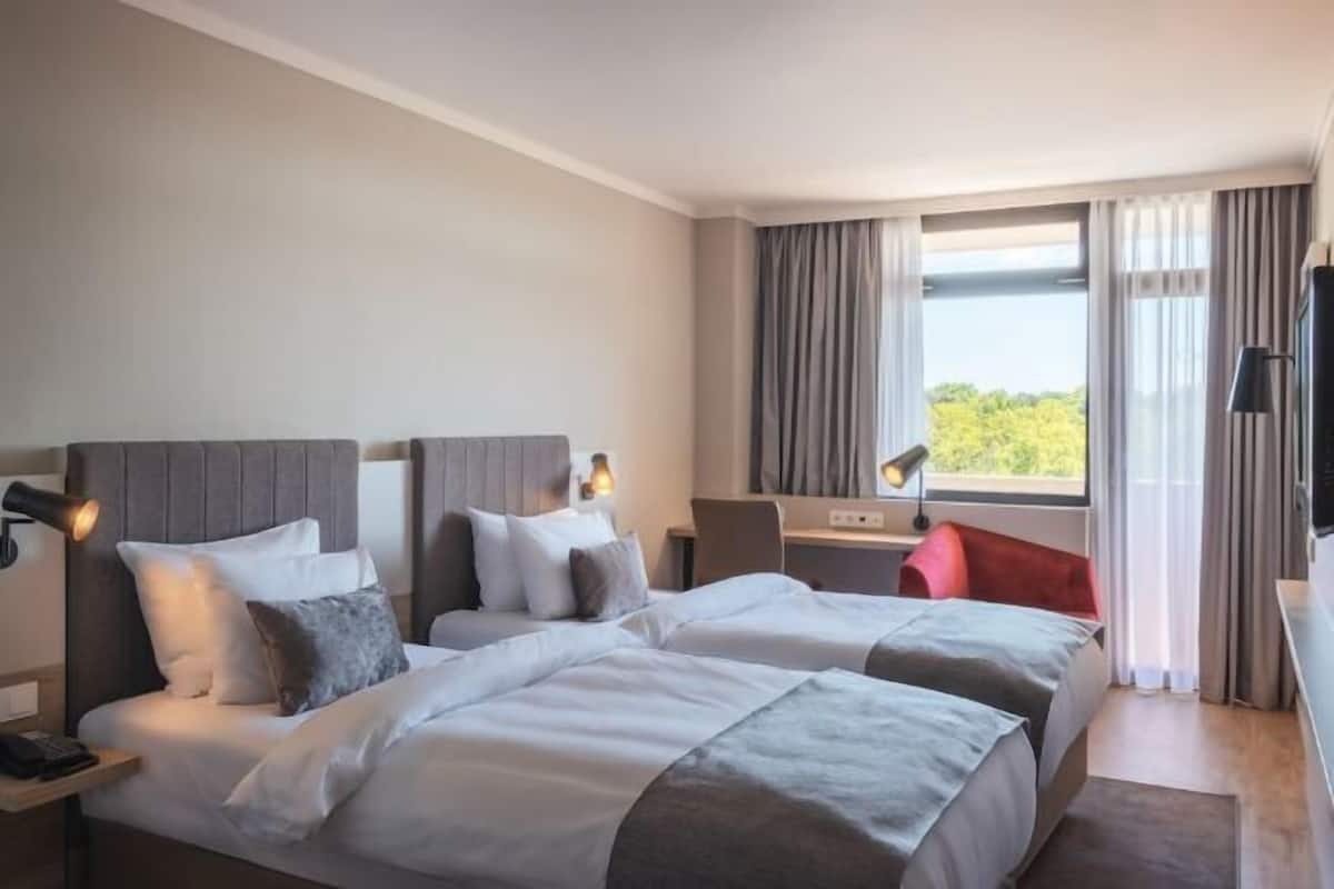 1 bedroom, premium bedding, minibar, in-room safe
