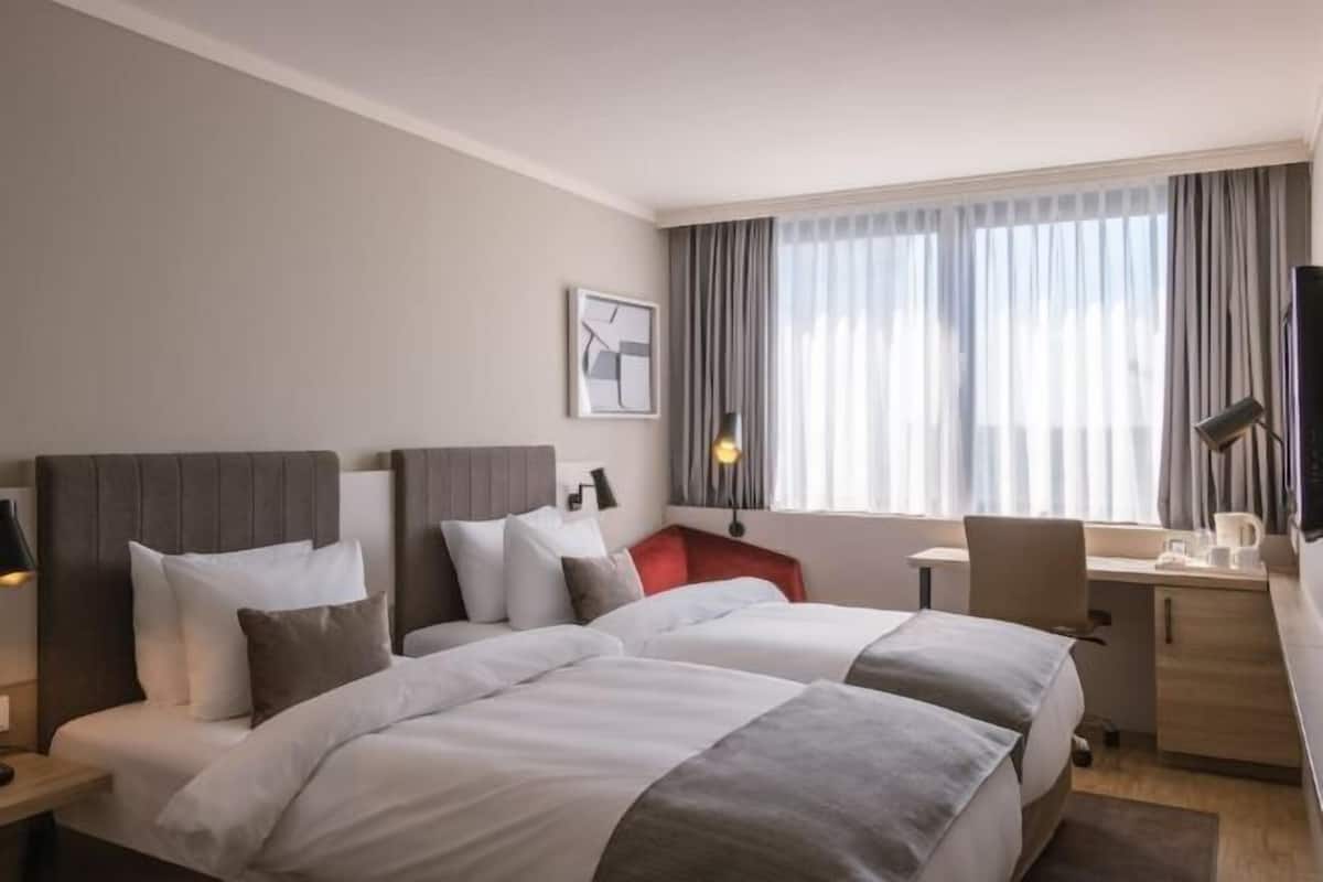 1 bedroom, premium bedding, minibar, in-room safe