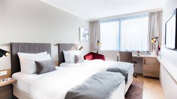 Sengetøy av topp kvalitet, minibar, safe på rommet og skrivebord