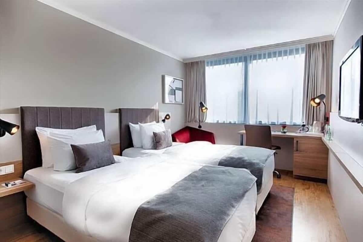 1 bedroom, premium bedding, minibar, in-room safe