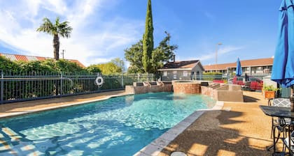 Quality Inn Near Lake Marble Falls