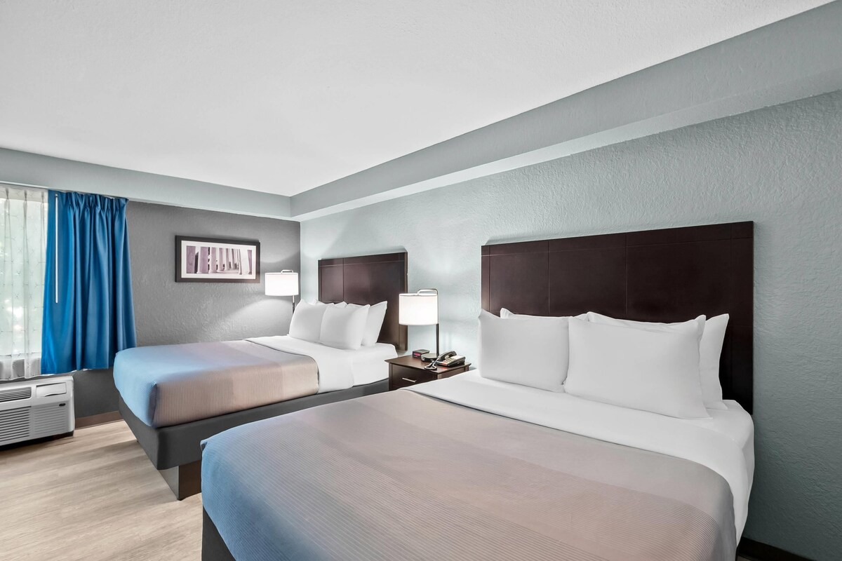 Pillowtop beds, in-room safe, desk, laptop workspace