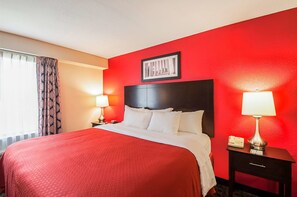 Pillowtop beds, in-room safe, desk, laptop workspace - Quality Inn near Potomac Mills (Woodbridge)