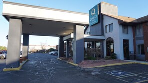 A Quality Inn hotel with a covered parking area and a brick facade. - Quality Inn near Potomac Mills (Woodbridge)