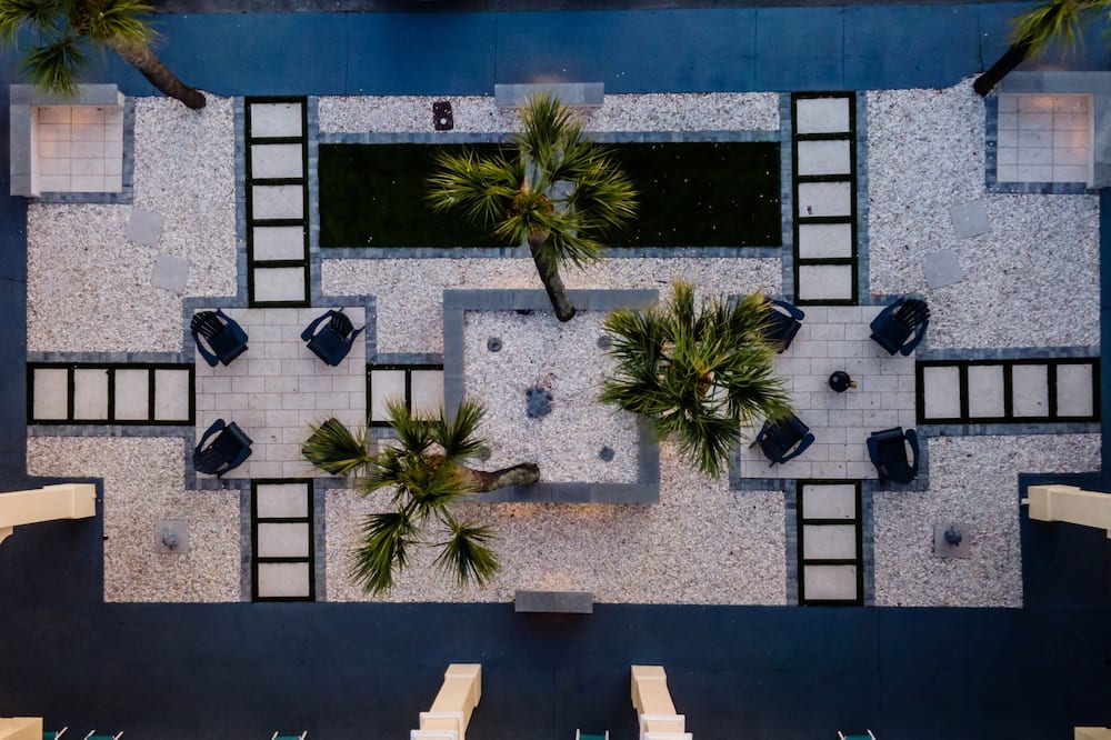 Dunes Inn & Suites