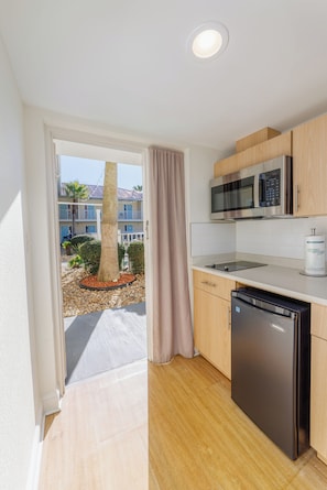 Deluxe Room, 2 Queen Beds, Kitchenette | Private kitchen | Mini-fridge, microwave