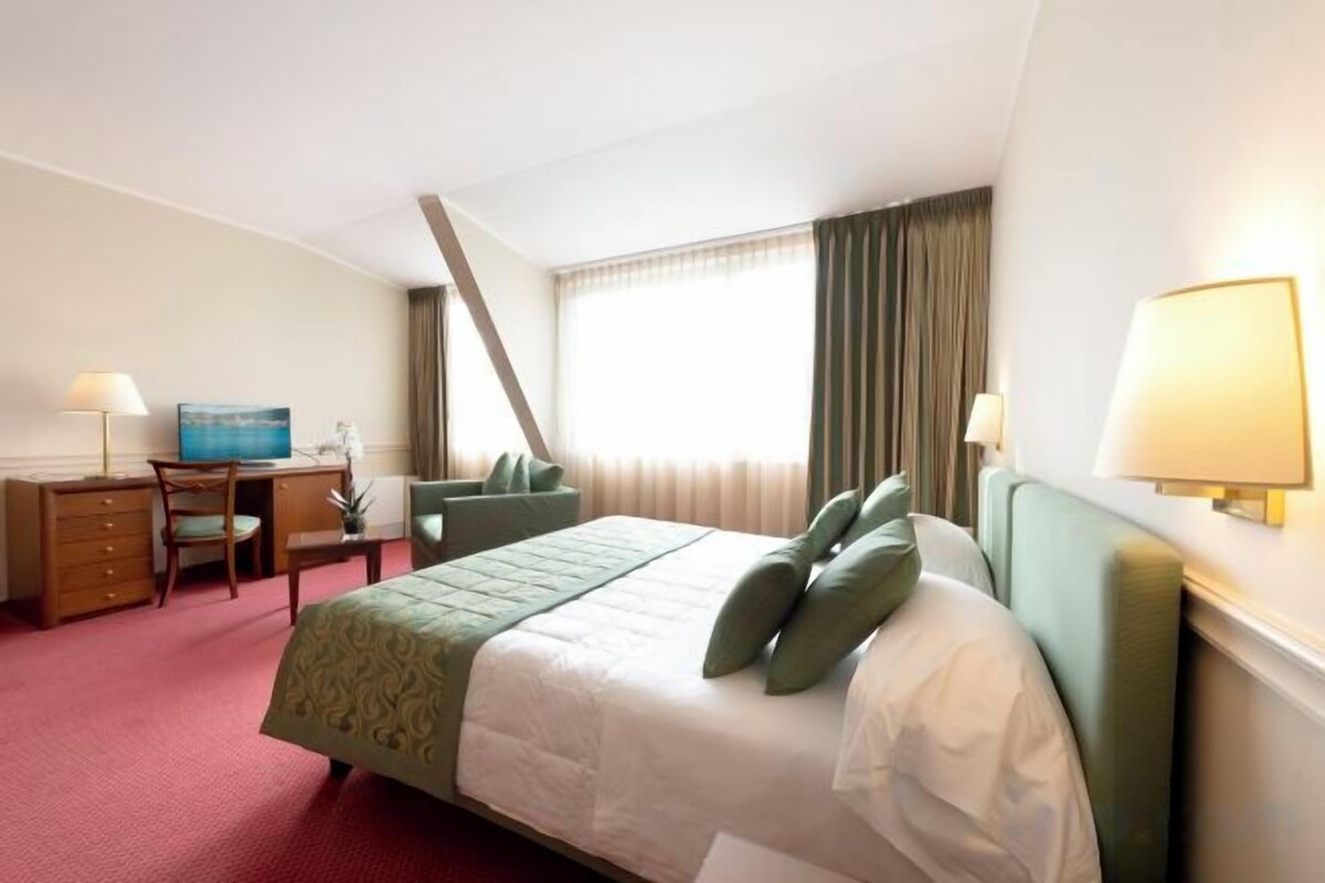 Ropa de cama de alta calidad y minibar 