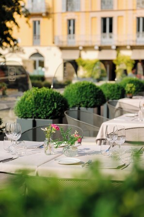 Breakfast, lunch, dinner served; Mediterranean cuisine 