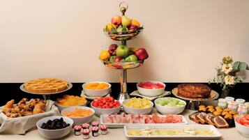 Frühstück (15 EUR pro Person)