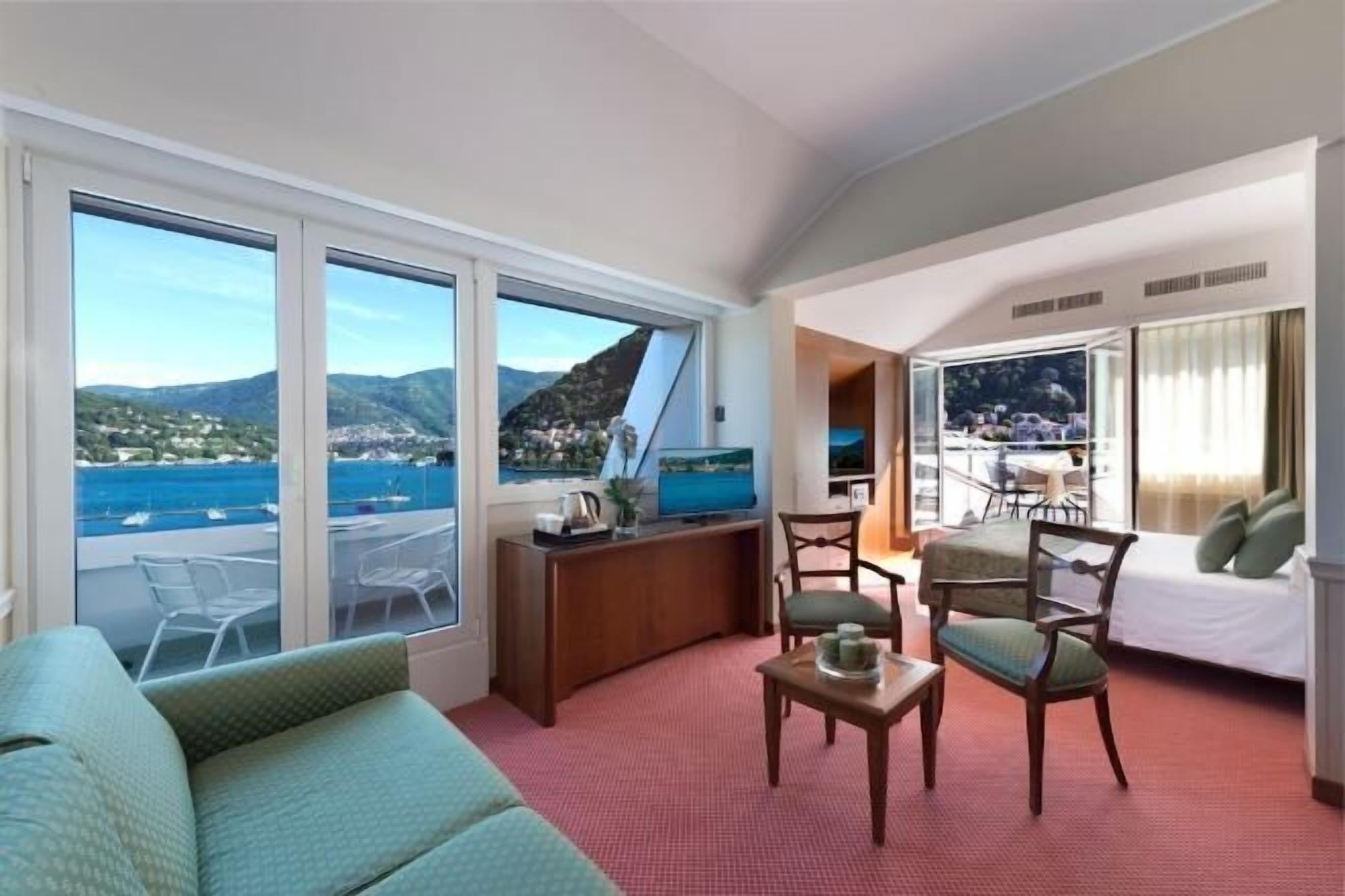 Ropa de cama de alta calidad y minibar 