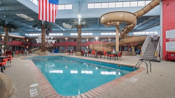 3 Innenpools, geöffnet von 09:00 Uhr bis 22:00 Uhr, Liegestühle