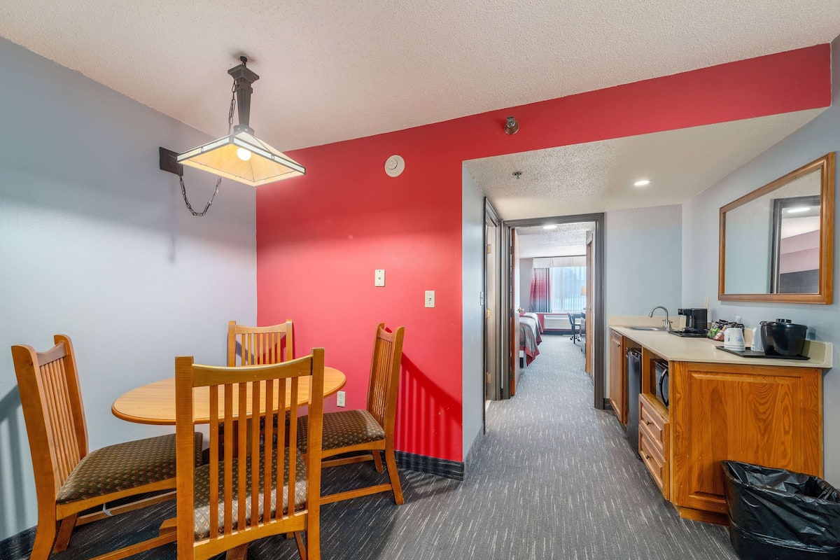 In-room safe, desk, iron/ironing board, free WiFi