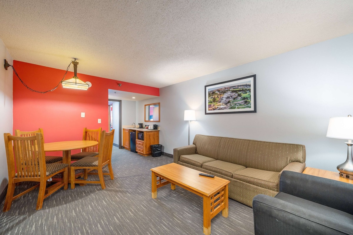 In-room safe, desk, iron/ironing board, free WiFi