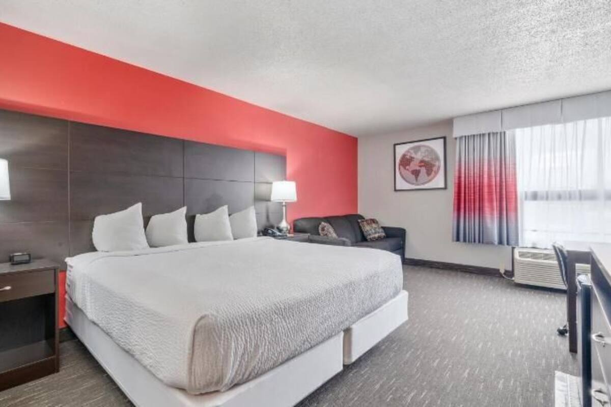 In-room safe, desk, iron/ironing board, free WiFi