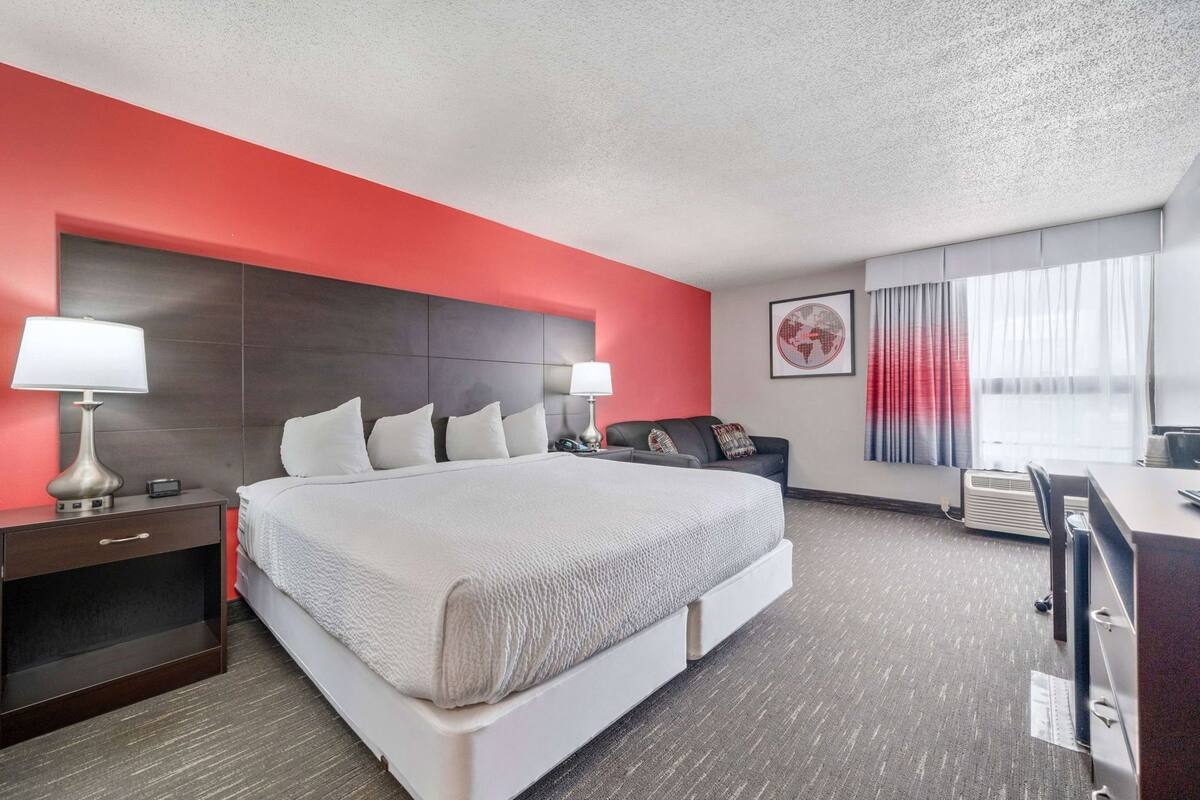 In-room safe, desk, iron/ironing board, free WiFi