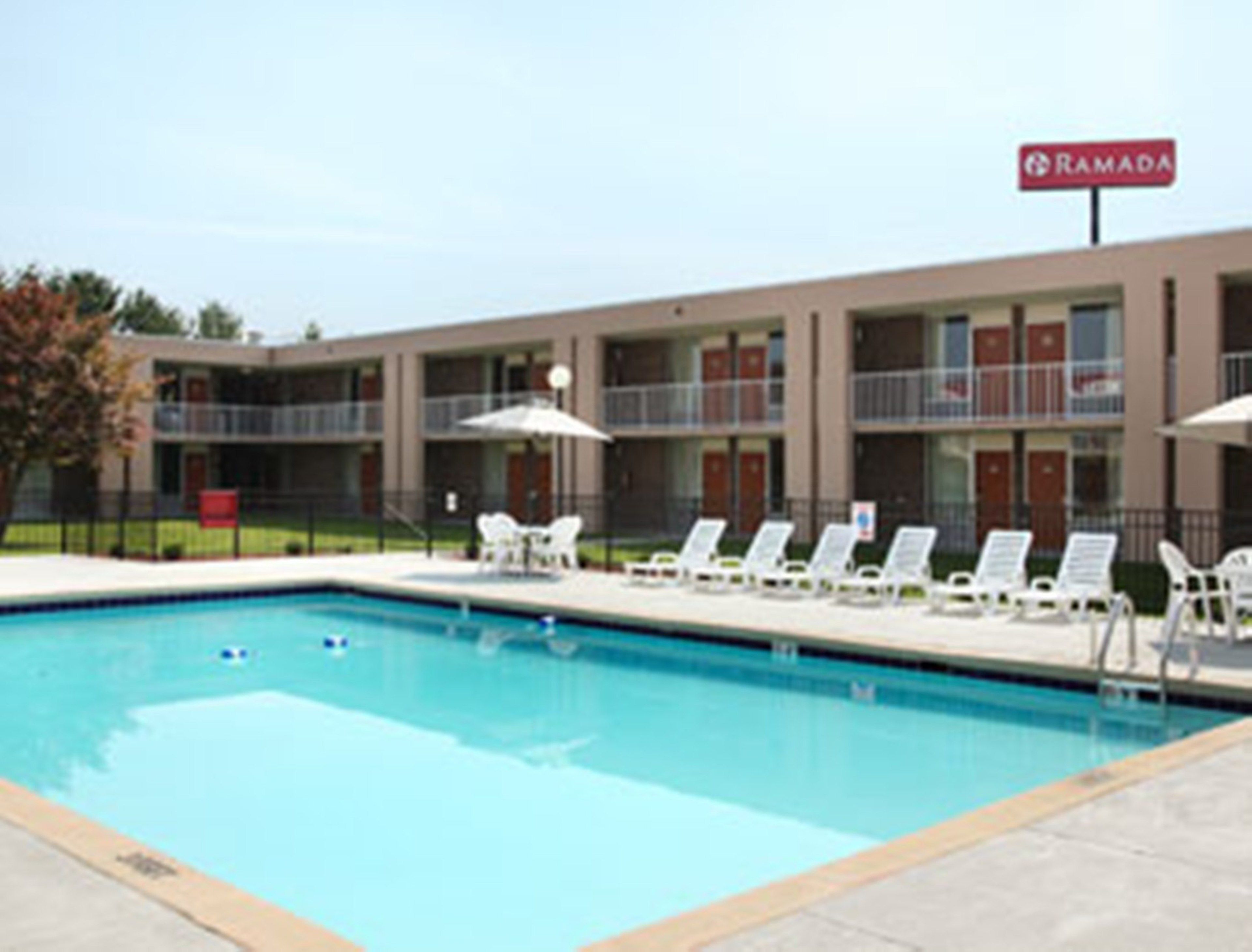 Outdoor pool, pool umbrellas