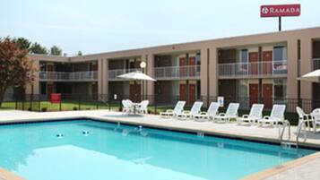 Outdoor pool, pool umbrellas