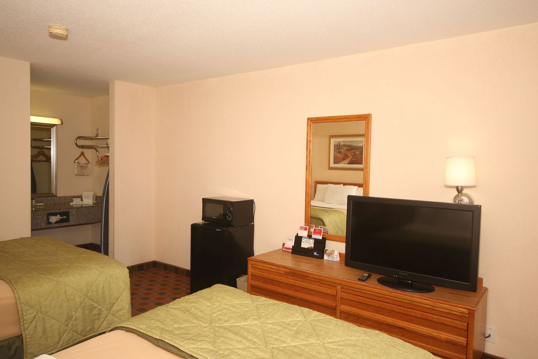 Surmatelas, bureau, rideaux occultants, chambres insonorisées