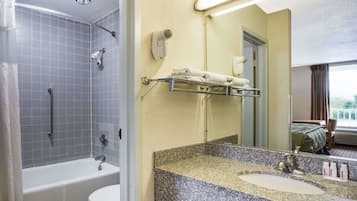 Duschwanne, Komfortbadewanne, kostenlose Toilettenartikel, Haartrockner