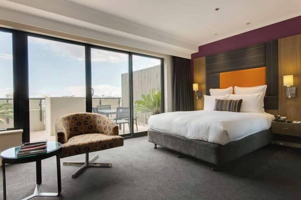 Italiaanse Frette-lakens, luxe beddengoed, pillowtop-bedden, een minibar