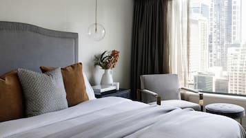 Suite, 1 kingsize bed | Italiaanse Frette-lakens, luxe beddengoed, pillowtop-bedden, een minibar