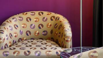 Frette Italian sheets, premium bedding, pillowtop beds, minibar