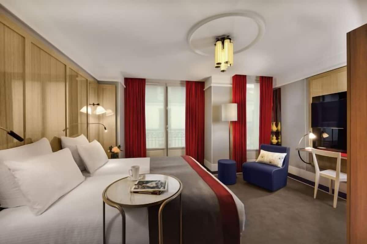 Premium bedding, free minibar, in-room safe, desk