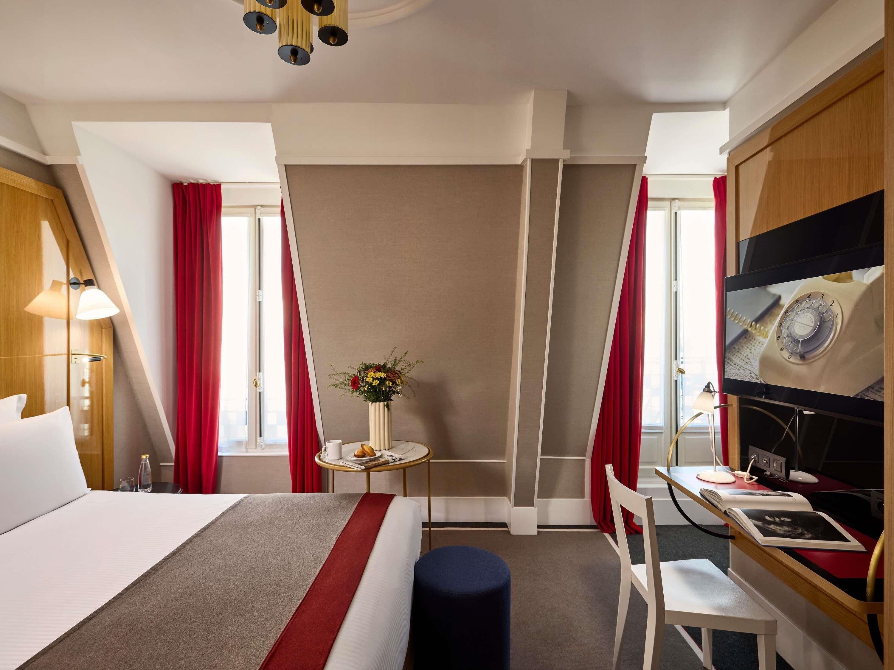 Classic Room, 1 Queen Bed | Premium bedding, free minibar, in-room safe, desk