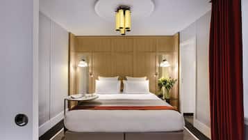 Premium bedding, free minibar, in-room safe, desk