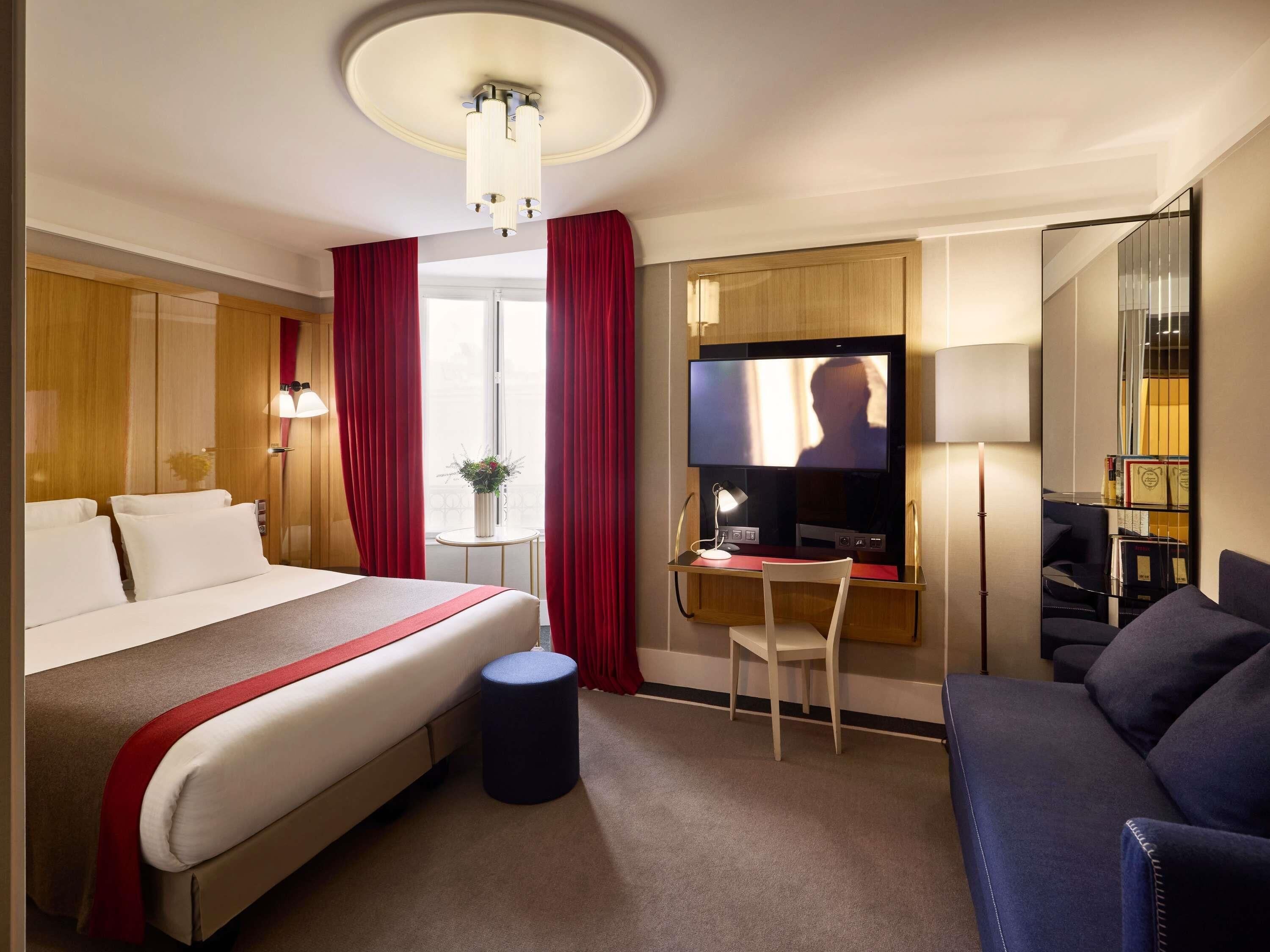 Junior Suite, Multiple Beds (Lounge) | Premium bedding, free minibar, in-room safe, desk