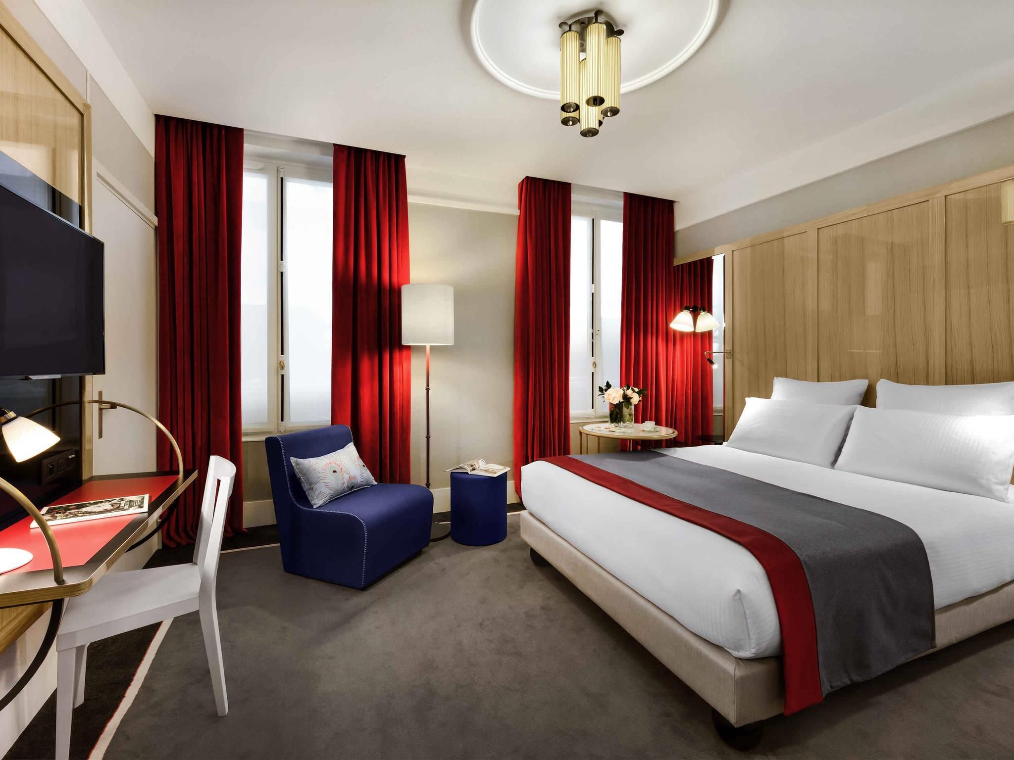Ropa de cama de alta calidad y minibar con artículos gratuitos 