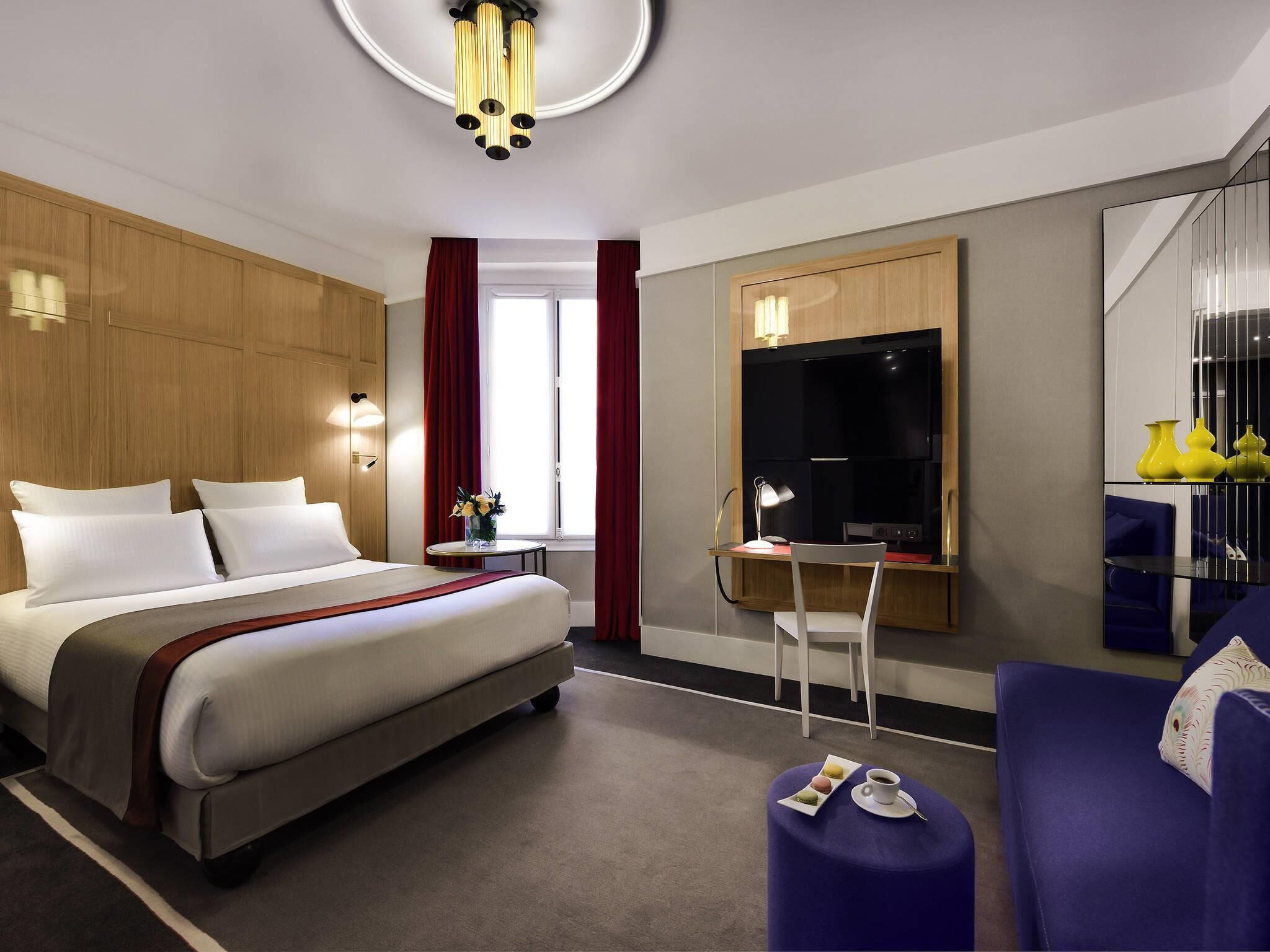 Junior Suite, Multiple Beds (Lounge) | Premium bedding, free minibar, in-room safe, desk