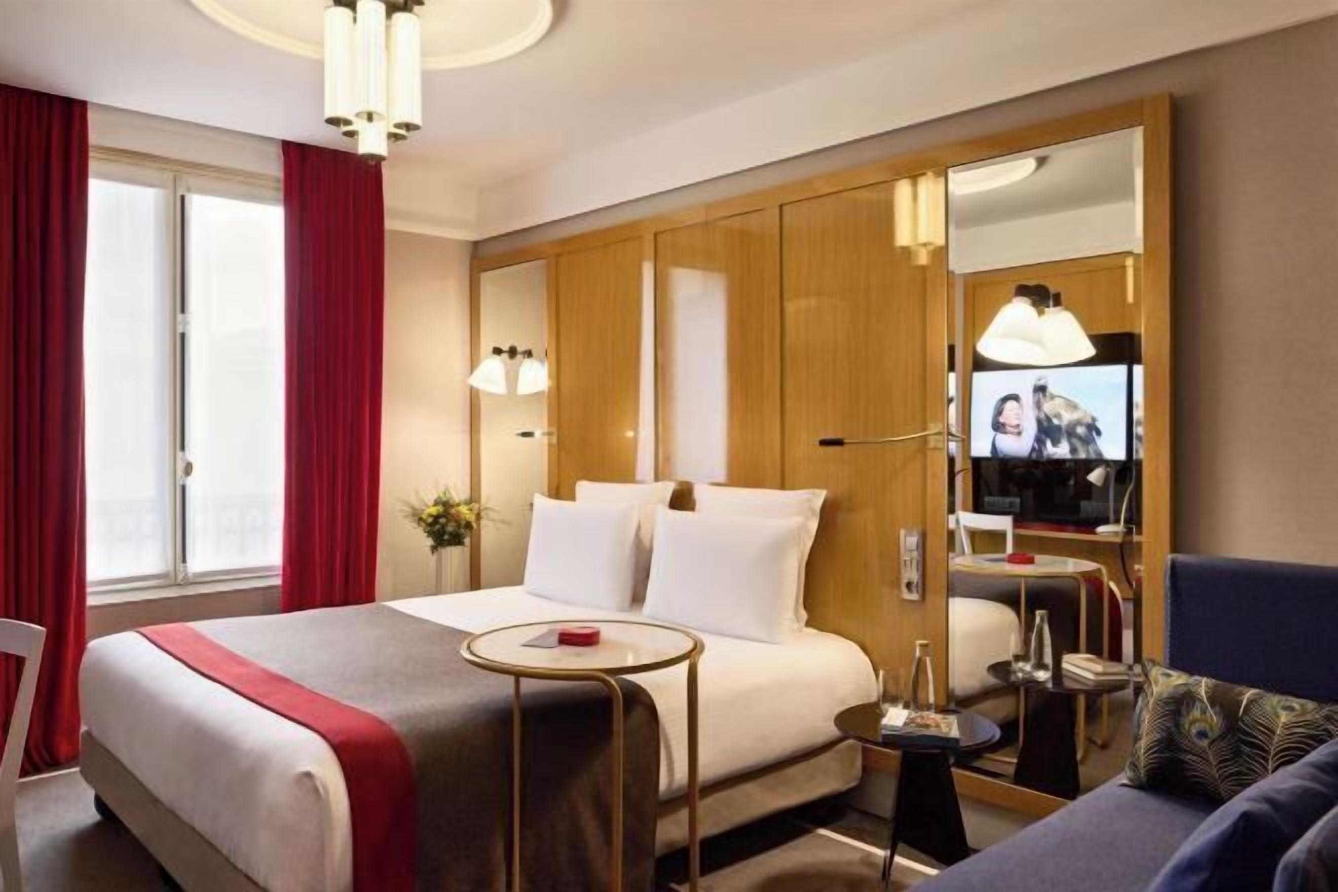 Premium bedding, free minibar, in-room safe, desk