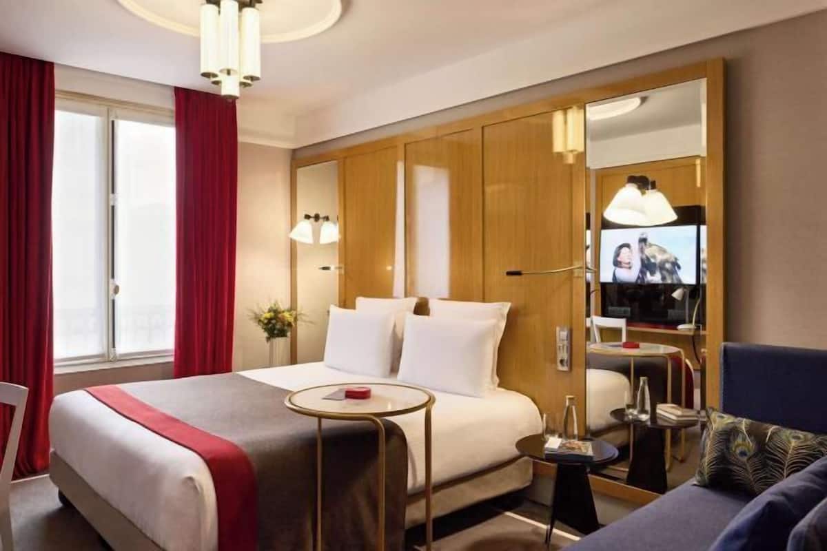 Sengetøy av topp kvalitet, minibar (inkludert) og safe på rommet