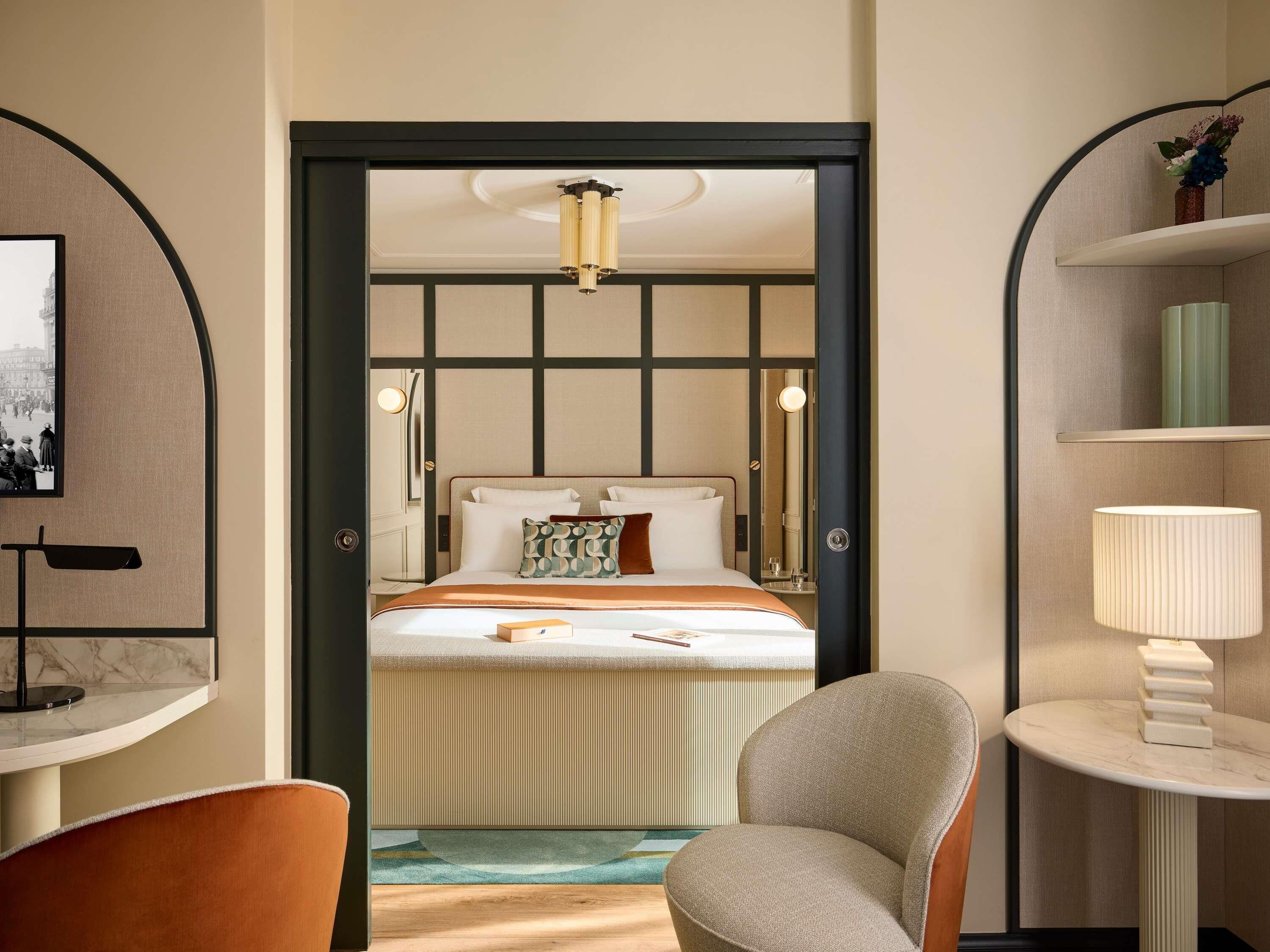 Ropa de cama de alta calidad y minibar con artículos gratuitos 