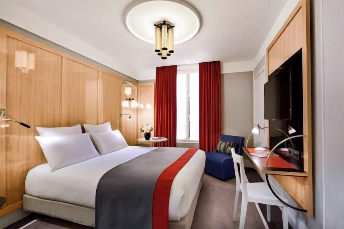 Premium bedding, free minibar, in-room safe, desk