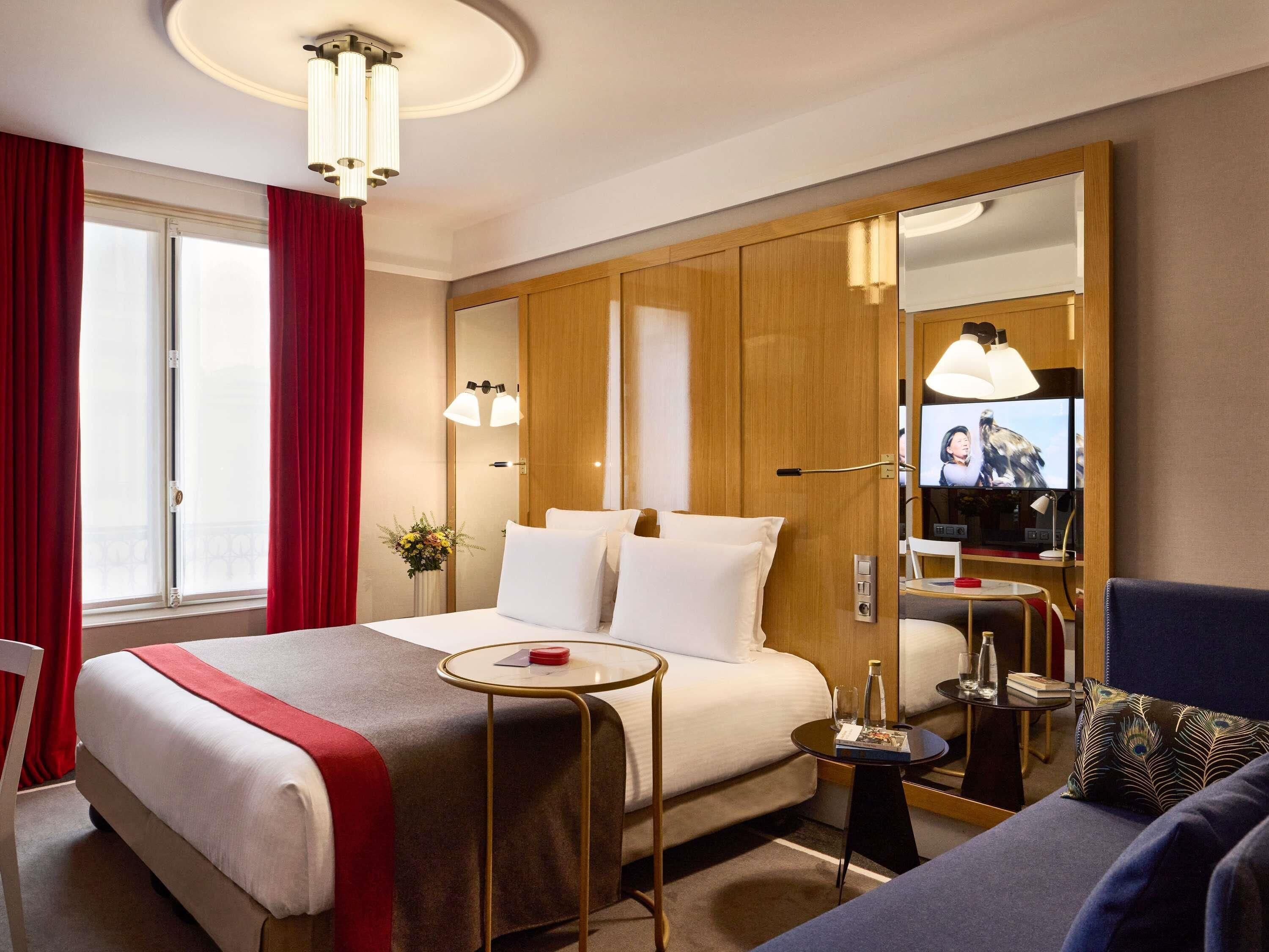 Deluxe Room, 1 Queen Bed | Premium bedding, free minibar, in-room safe, desk