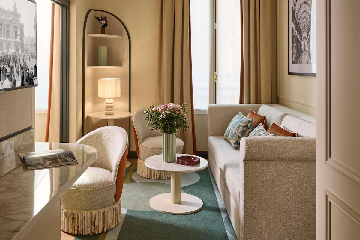 Ropa de cama de alta calidad y minibar con artículos gratuitos