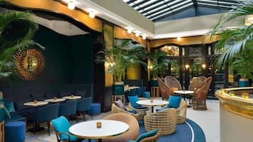 Lunch and dinner served