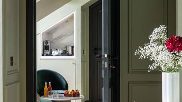Premium bedding, free minibar, in-room safe, desk