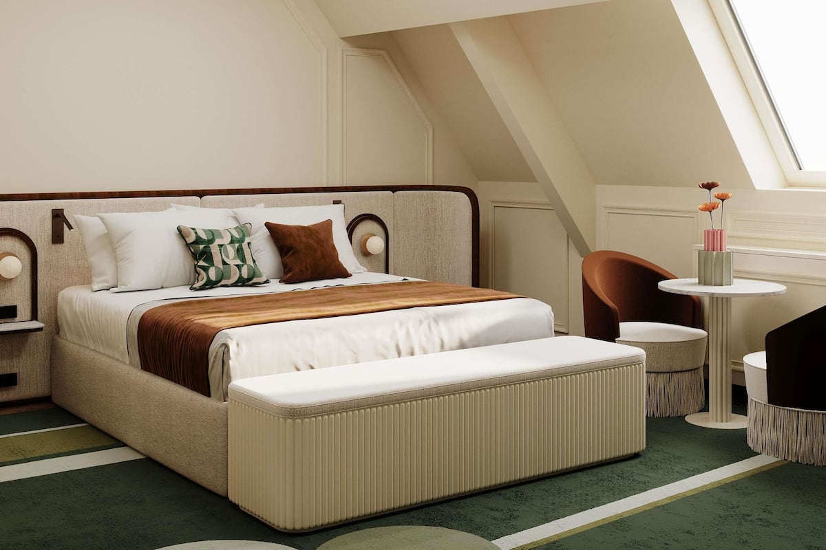 Deluxe-værelse - 1 kingsize-seng - byudsigt | Premium-sengetøj, gratis minibar, pengeskab på værelset, skrivebord