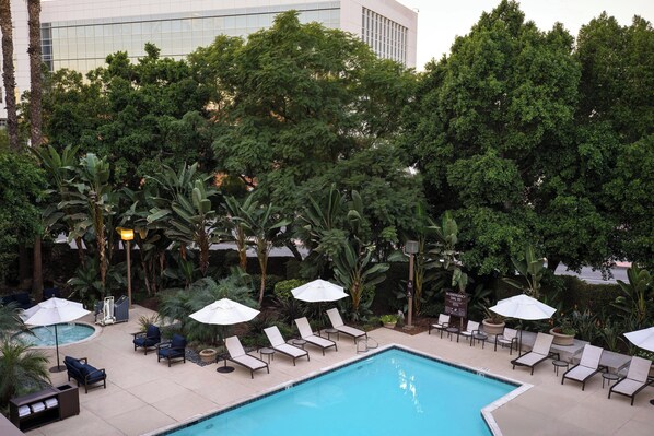 Outdoor pool, pool umbrellas, sun loungers